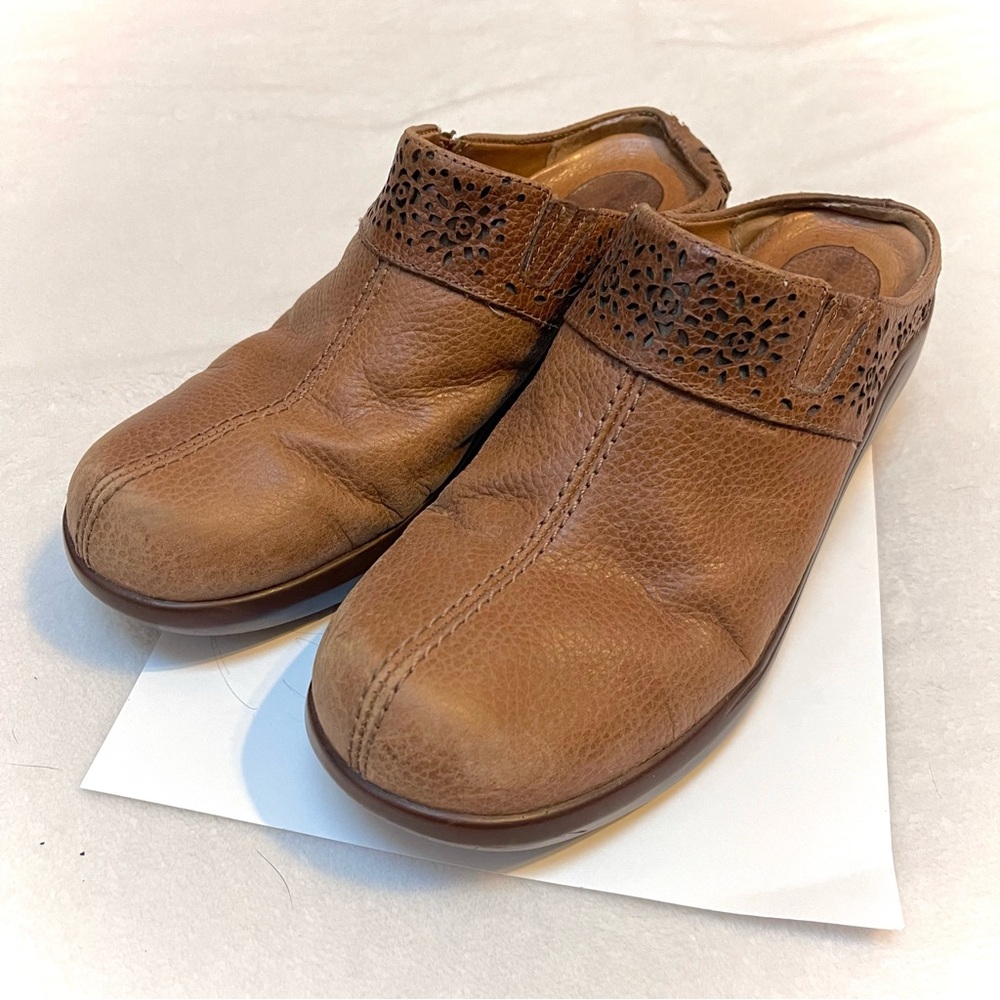Arita Brown Leather Slip-On Clogs Mules with Floral Design